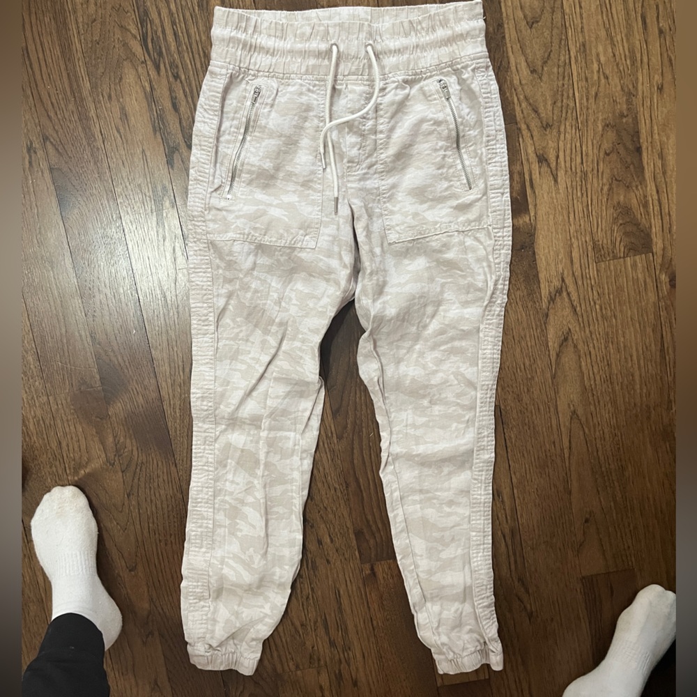 Athleta beige linen camo joggers. Size 0.